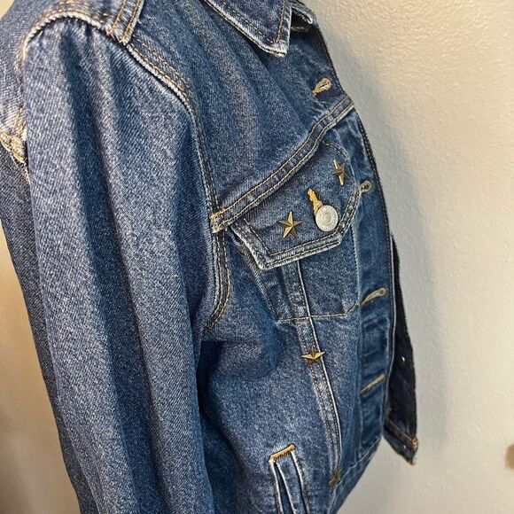 Levi's Jacket Women's Medium Type 3
Trucker Blue Denim Jean large with gold star - Picture 12 of 16